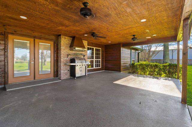 165 Taxiway Drive, Livingston, TX 77351