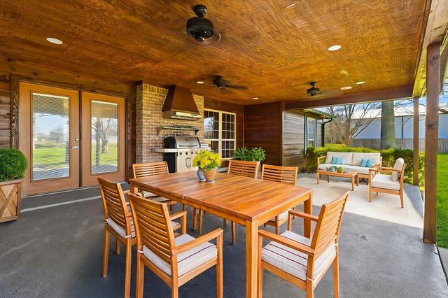 165 Taxiway Drive, Livingston, TX 77351