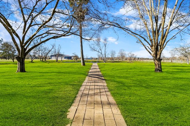 165 Taxiway Drive, Livingston, TX 77351