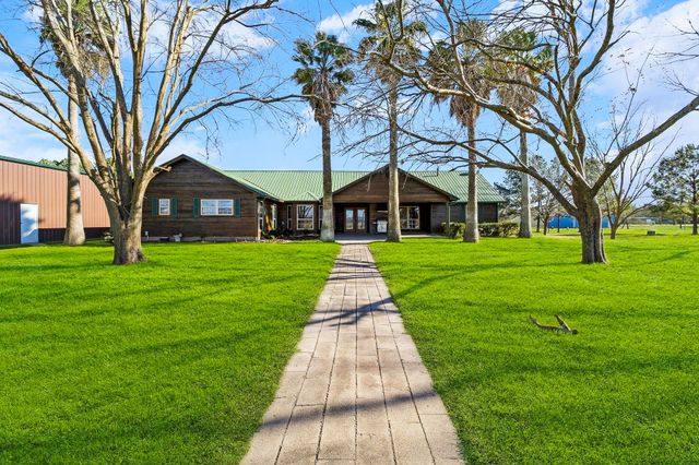 165 Taxiway Drive, Livingston, TX 77351