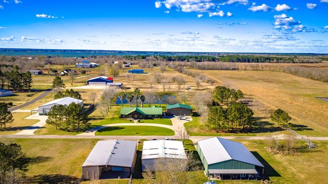165 Taxiway Drive, Livingston, TX 77351