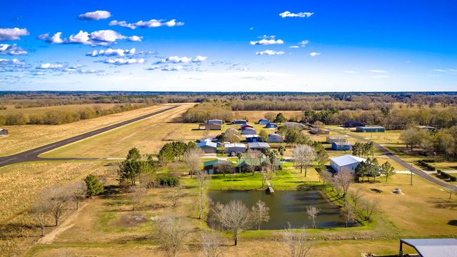 165 Taxiway Drive, Livingston, TX 77351