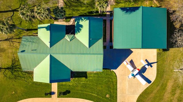 165 Taxiway Drive, Livingston, TX 77351