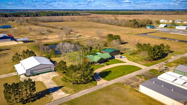 165 Taxiway Drive, Livingston, TX 77351