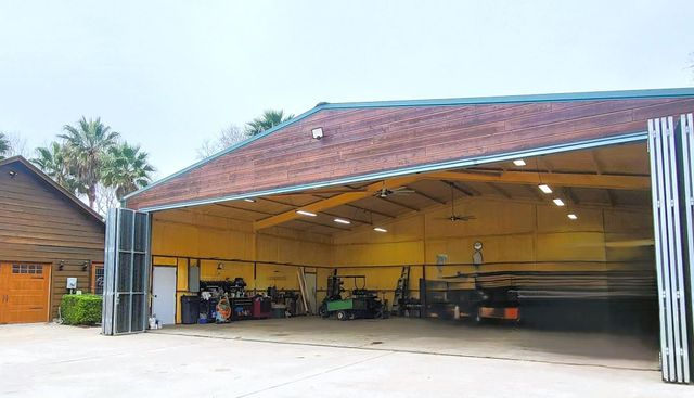 165 Taxiway Drive, Livingston, TX 77351