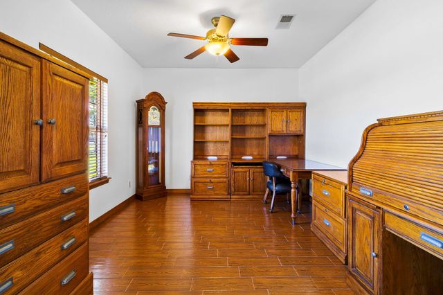 165 Taxiway Drive, Livingston, TX 77351