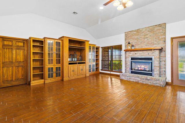 165 Taxiway Drive, Livingston, TX 77351