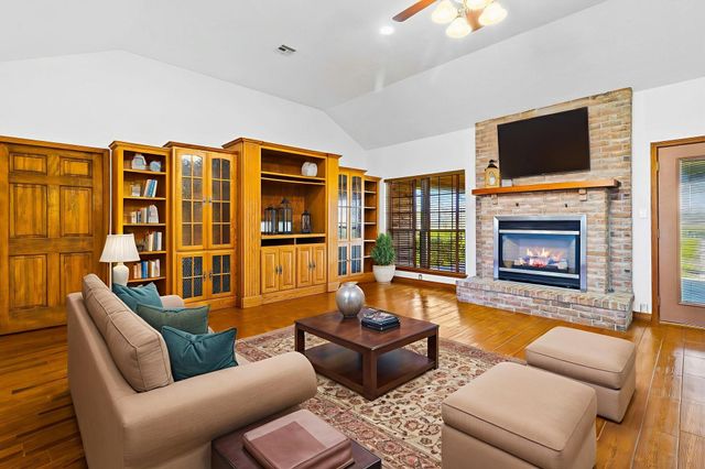 165 Taxiway Drive, Livingston, TX 77351