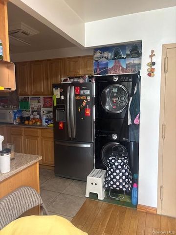 144-77 Barclay Avenue 4B, Flushing, NY 11355