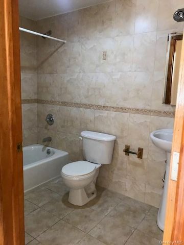 144-77 Barclay Avenue 4B, Flushing, NY 11355