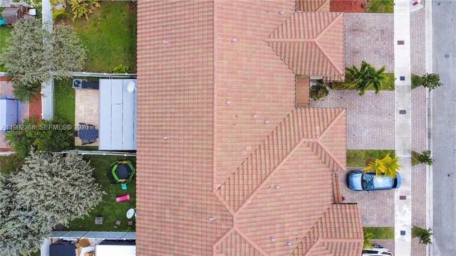 3323 W 90th Terrace, Hialeah, FL 33018