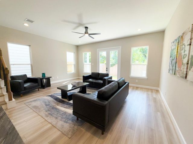 4307 B Dickson Street, Houston, TX 77007