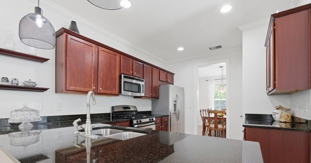 5292 E Dolphin Street, North Charleston, SC 29405