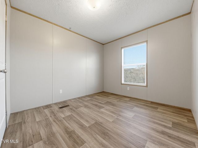 135 Gamble Lane, Lafollette, TN 37766