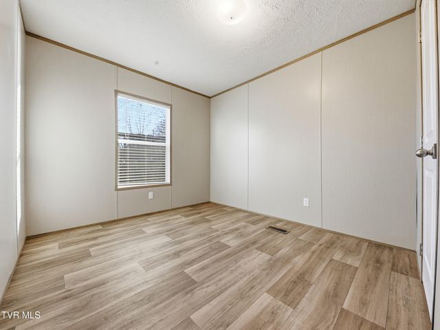 135 Gamble Lane, Lafollette, TN 37766