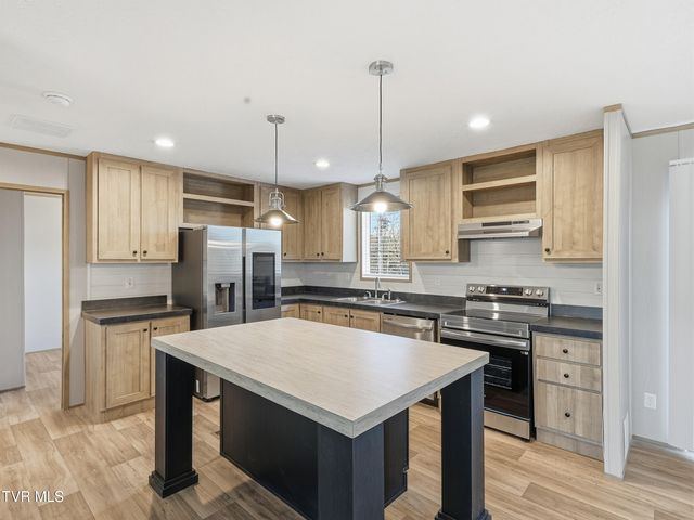 135 Gamble Lane, Lafollette, TN 37766