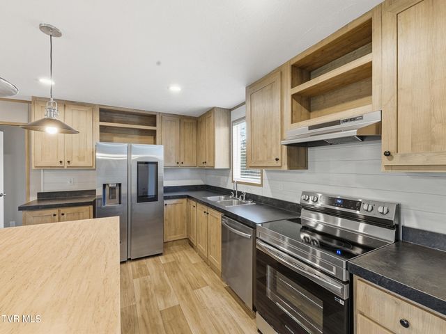 135 Gamble Lane, Lafollette, TN 37766