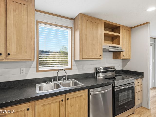 135 Gamble Lane, Lafollette, TN 37766