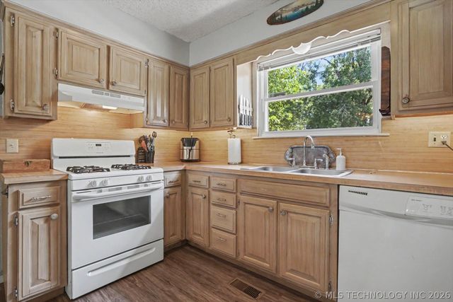 711 W 27th Street, Sand Springs, OK 74063