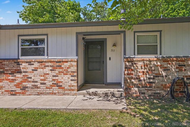 711 W 27th Street, Sand Springs, OK 74063