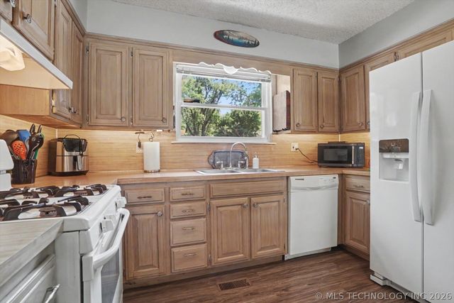 711 W 27th Street, Sand Springs, OK 74063