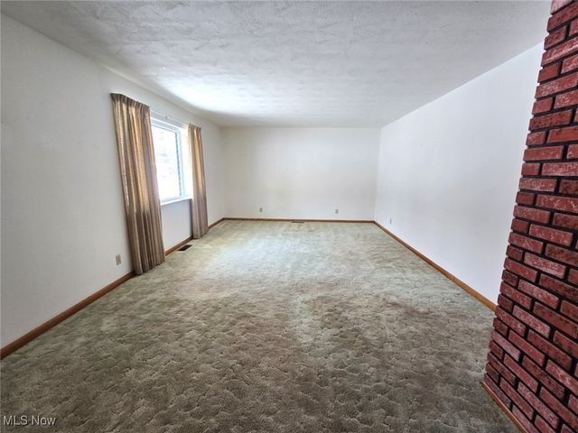 39 Jay Street, Davisville, WV 26142