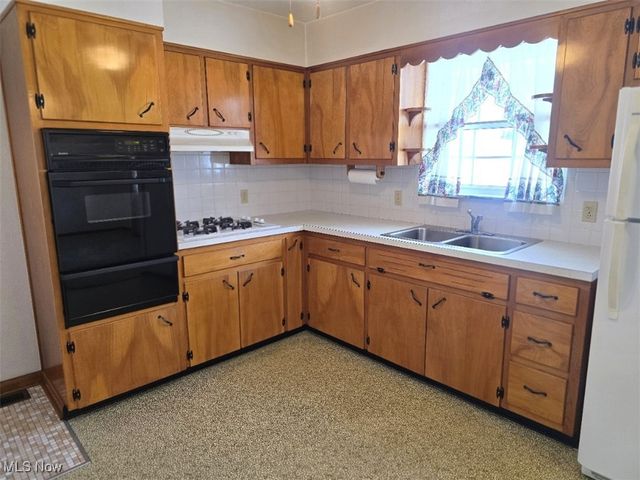 39 Jay Street, Davisville, WV 26142