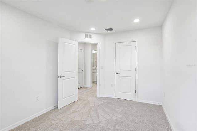 6876 HOLCOMBE DOWN DRIVE, Zephyrhills, FL 33541