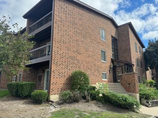 900 Perrie Drive 104, Elk Grove Village, IL 60007