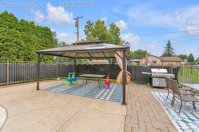 19157 Hillcrest Street, Livonia, MI 48152