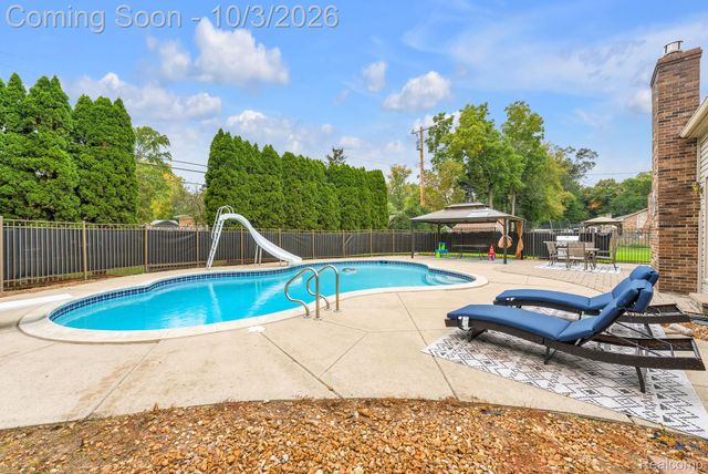 19157 Hillcrest Street, Livonia, MI 48152
