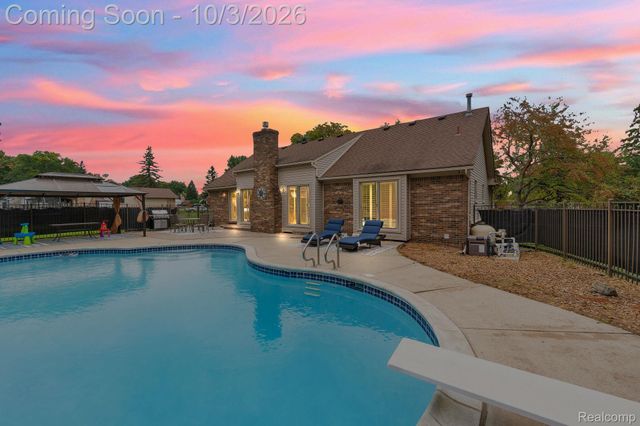 19157 Hillcrest Street, Livonia, MI 48152