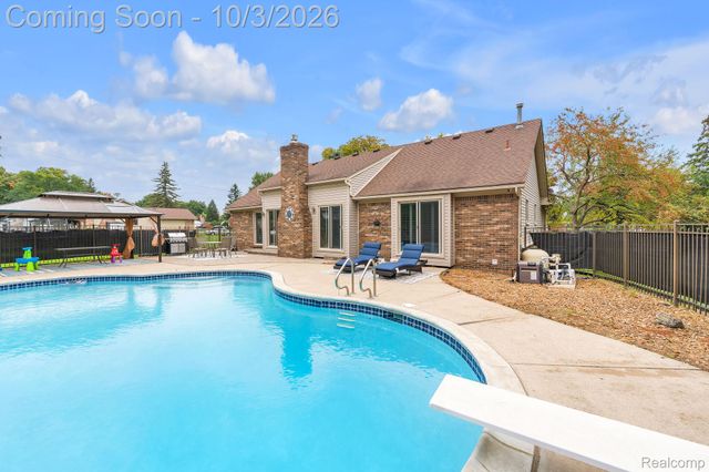 19157 Hillcrest Street, Livonia, MI 48152