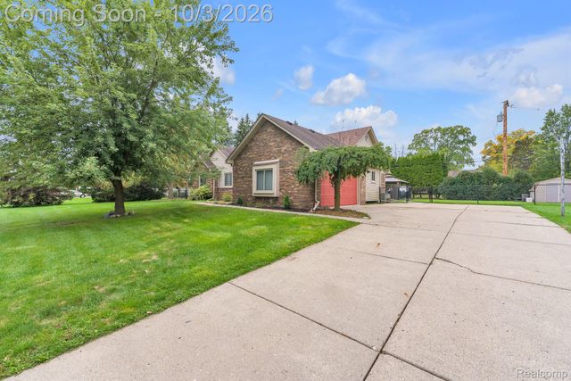 19157 Hillcrest Street, Livonia, MI 48152