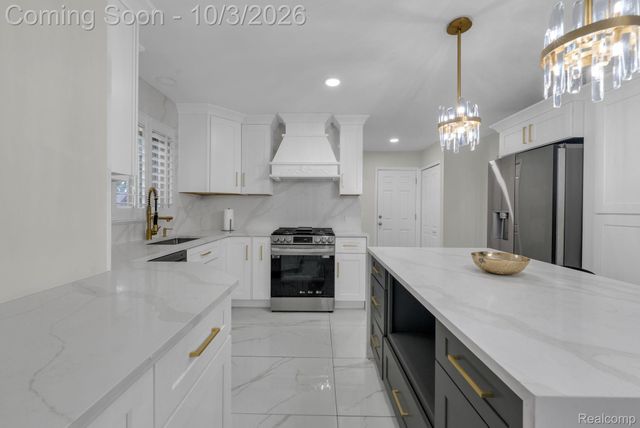 19157 Hillcrest Street, Livonia, MI 48152