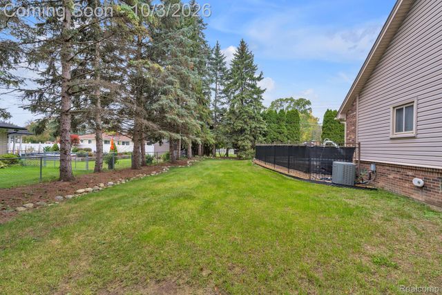 19157 Hillcrest Street, Livonia, MI 48152