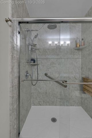 19157 Hillcrest Street, Livonia, MI 48152
