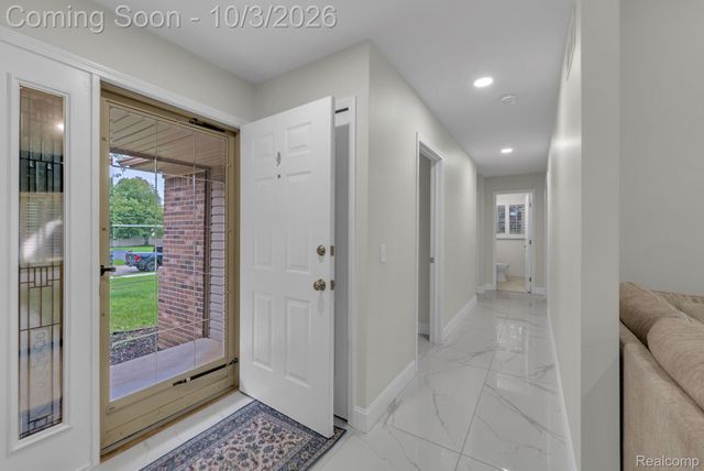 19157 Hillcrest Street, Livonia, MI 48152