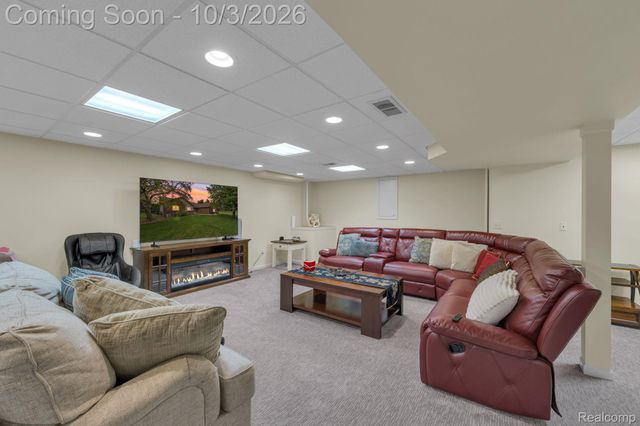 19157 Hillcrest Street, Livonia, MI 48152