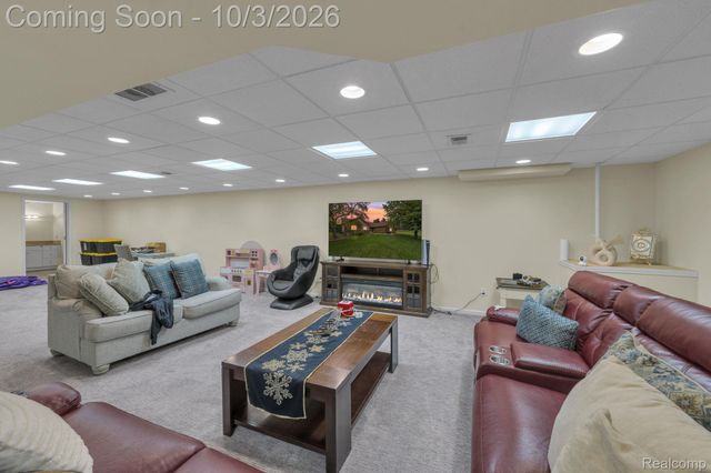 19157 Hillcrest Street, Livonia, MI 48152