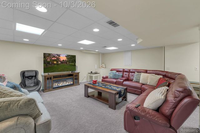 19157 Hillcrest Street, Livonia, MI 48152