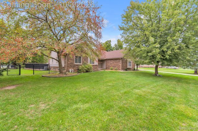19157 Hillcrest Street, Livonia, MI 48152