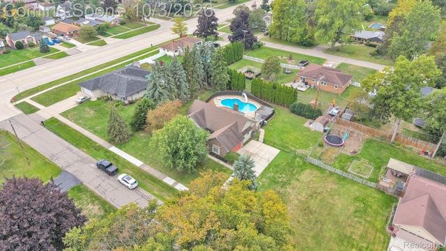 19157 Hillcrest Street, Livonia, MI 48152