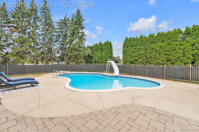 19157 Hillcrest Street, Livonia, MI 48152