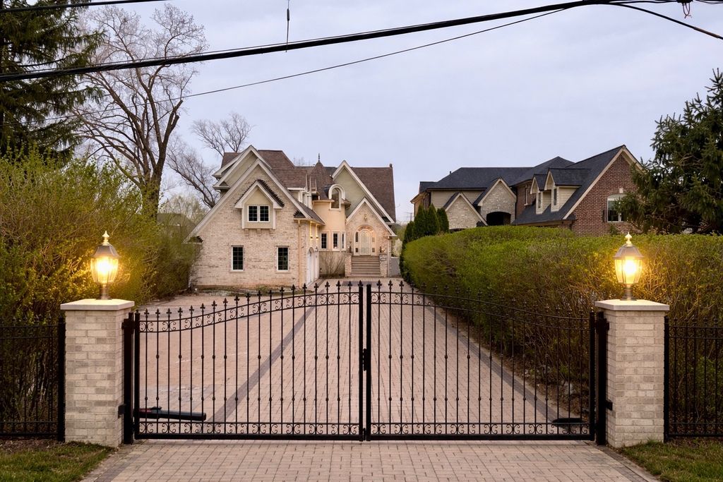 7381 S MADISON Street, Burr Ridge, IL 60527