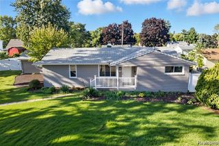 2075 Gulliver Drive, Troy, MI 48085