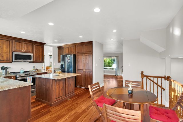 10238 S SNOW IRIS WAY, Sandy, UT 84092