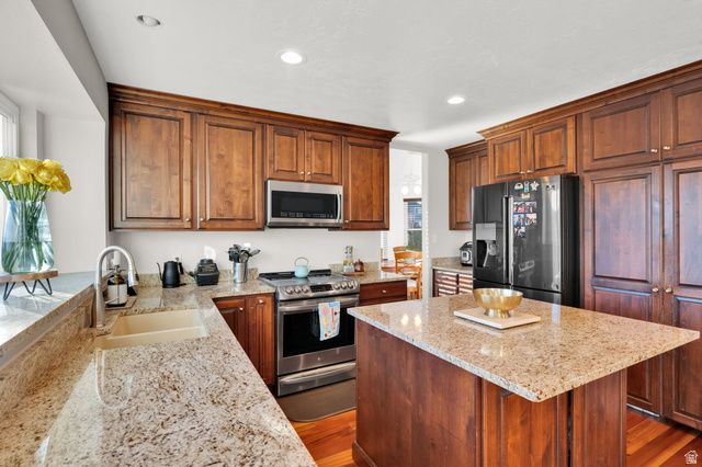 10238 S SNOW IRIS WAY, Sandy, UT 84092