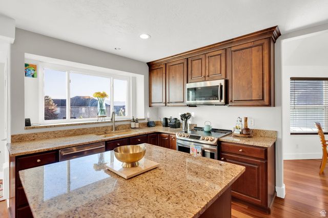 10238 S SNOW IRIS WAY, Sandy, UT 84092