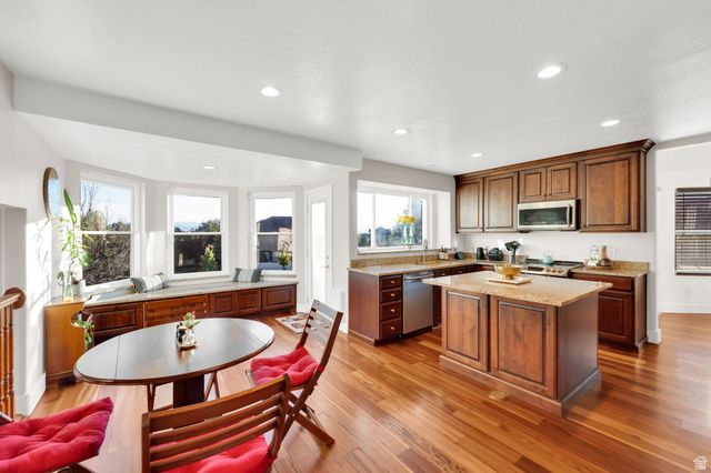 10238 S SNOW IRIS WAY, Sandy, UT 84092